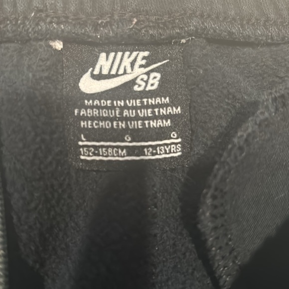 2 Nike track pants and under armour shirt - Picture 8 of 8